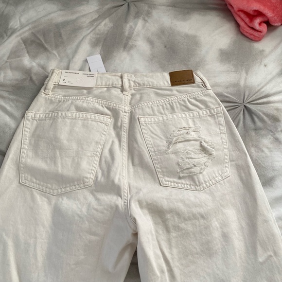 American Eagle ripped 90s boyfriend jeans - Picture 5 of 15